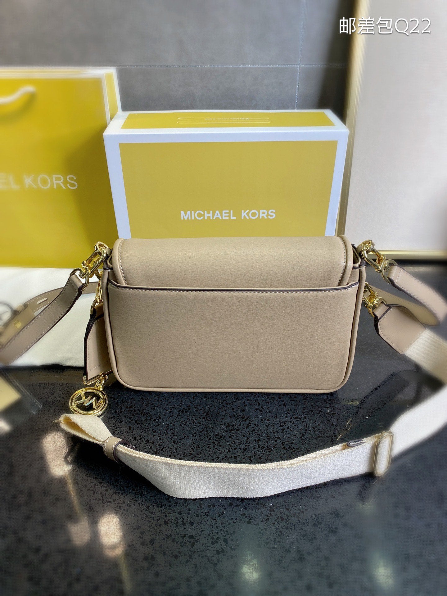 MK-BAG697