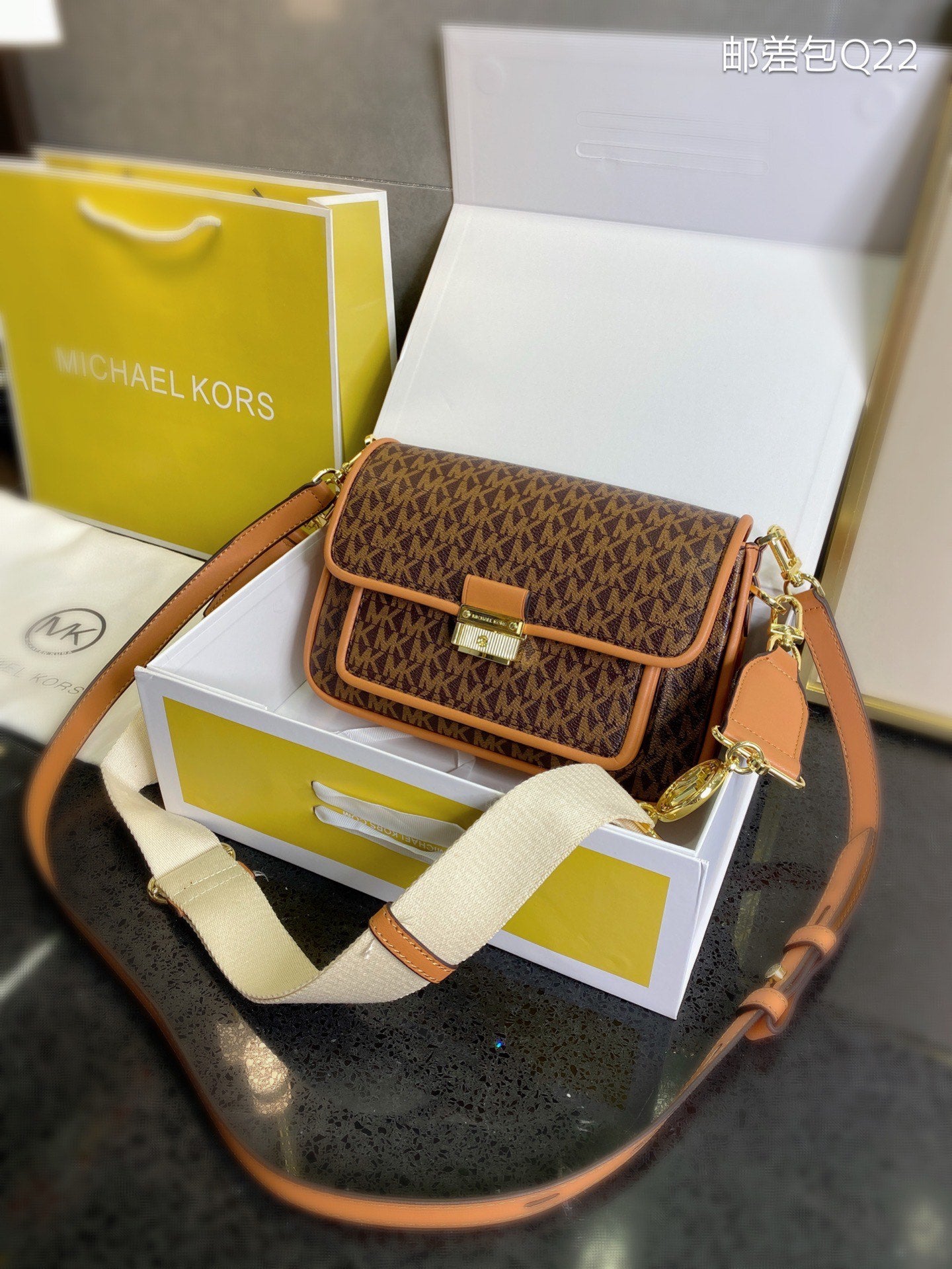 MK-BAG696