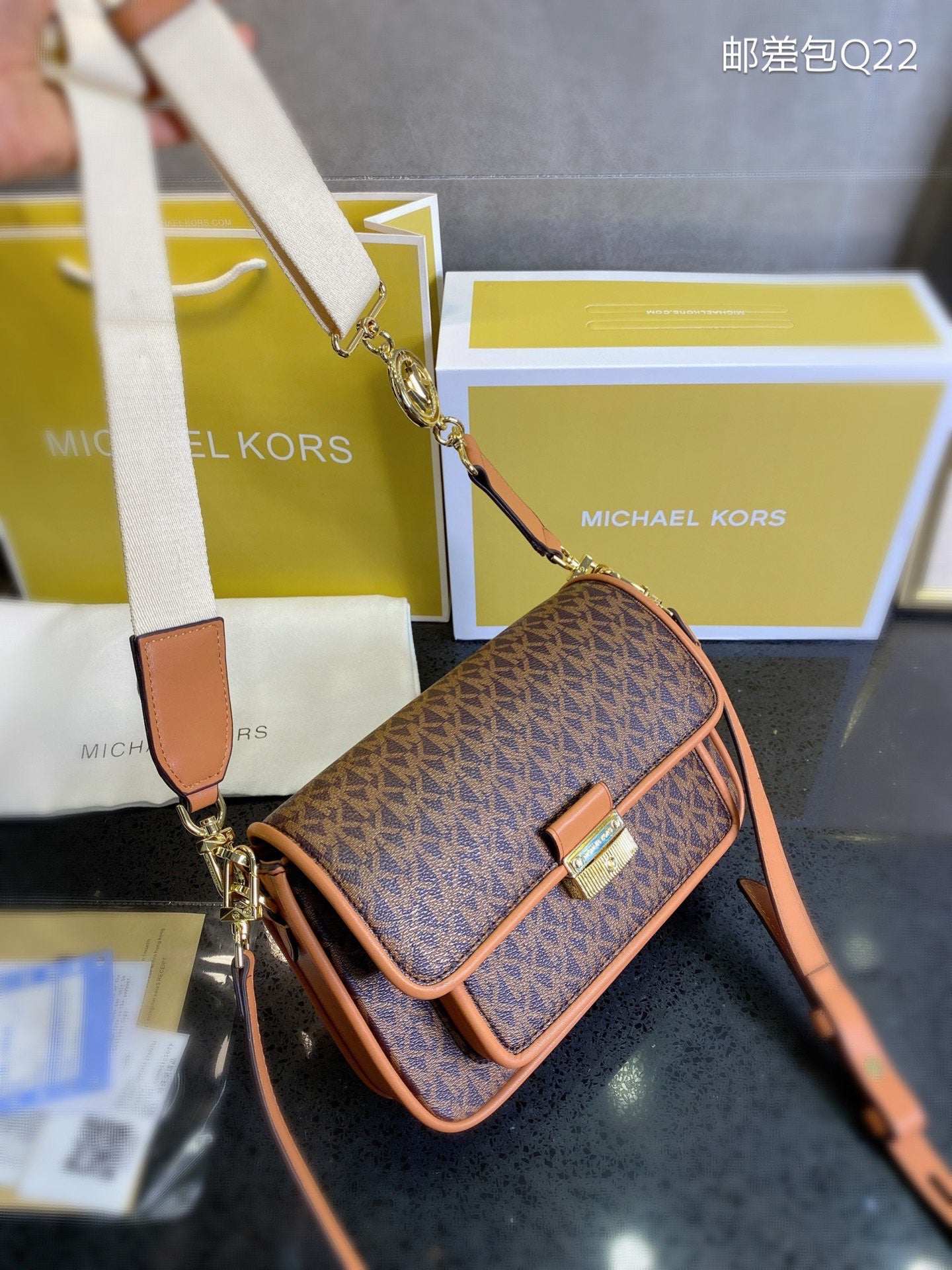 MK-BAG696