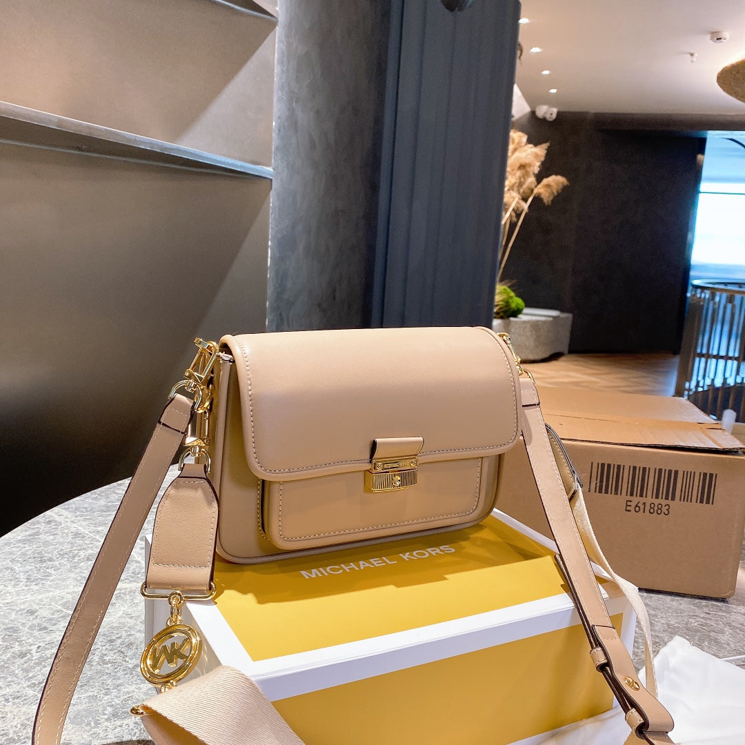 MK-BAG690