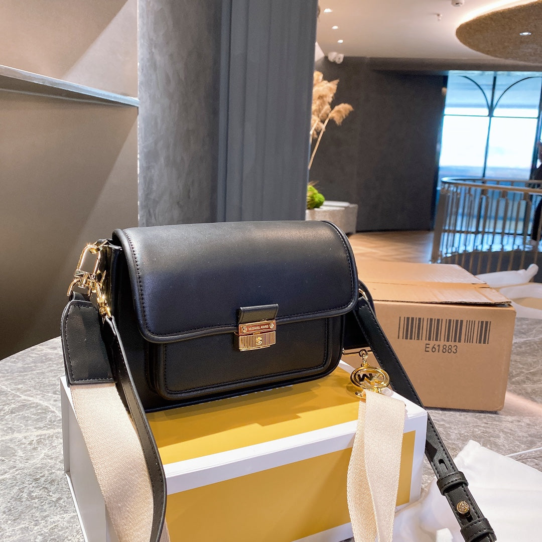 MK-BAG690