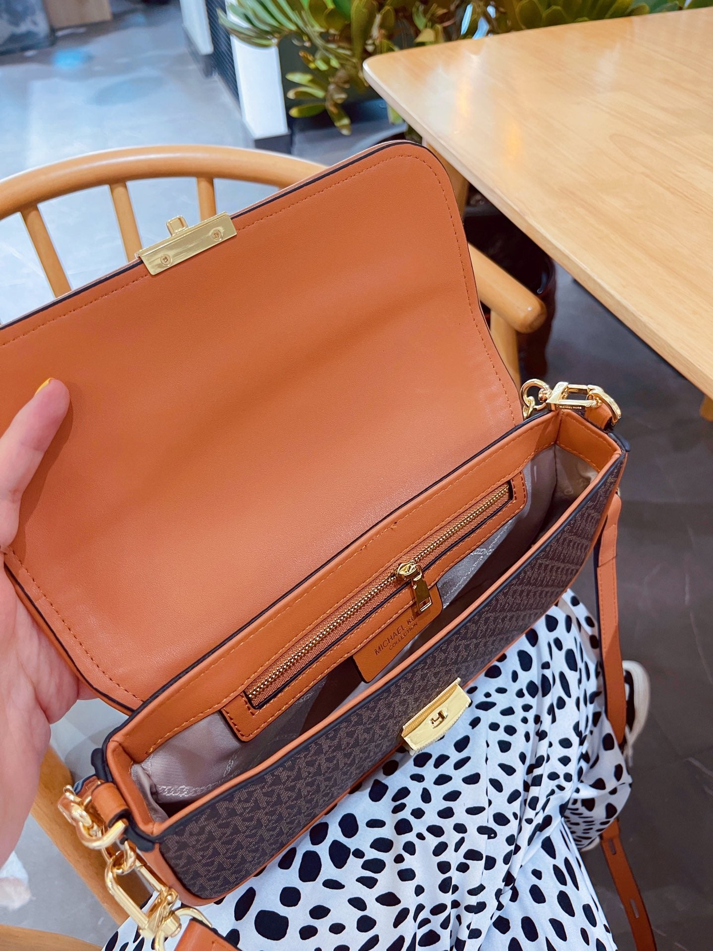 MK-BAG677