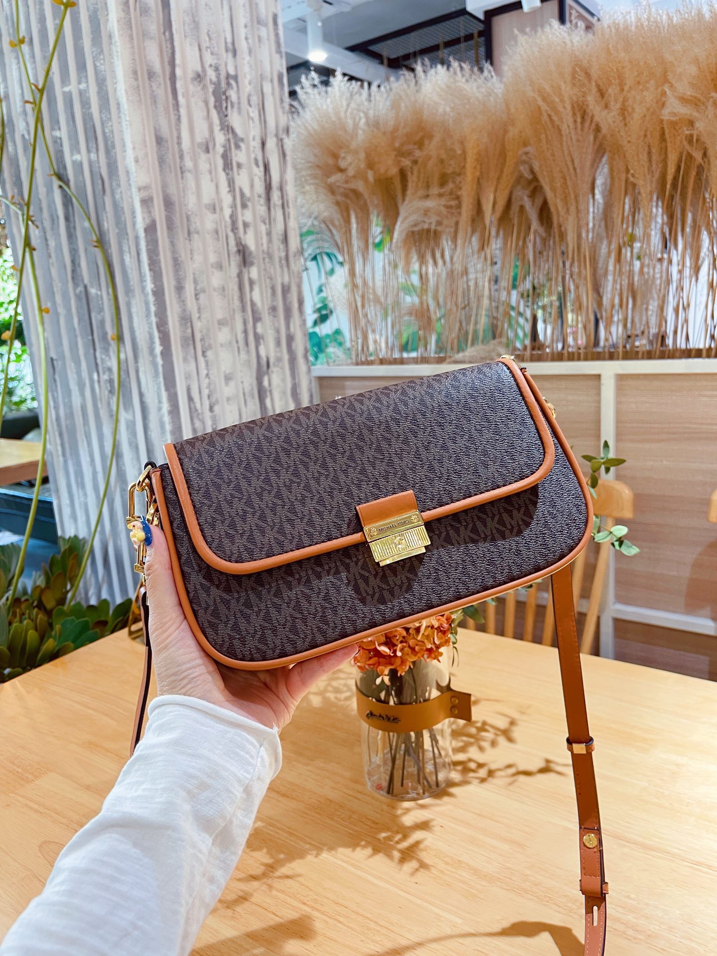 MK-BAG677