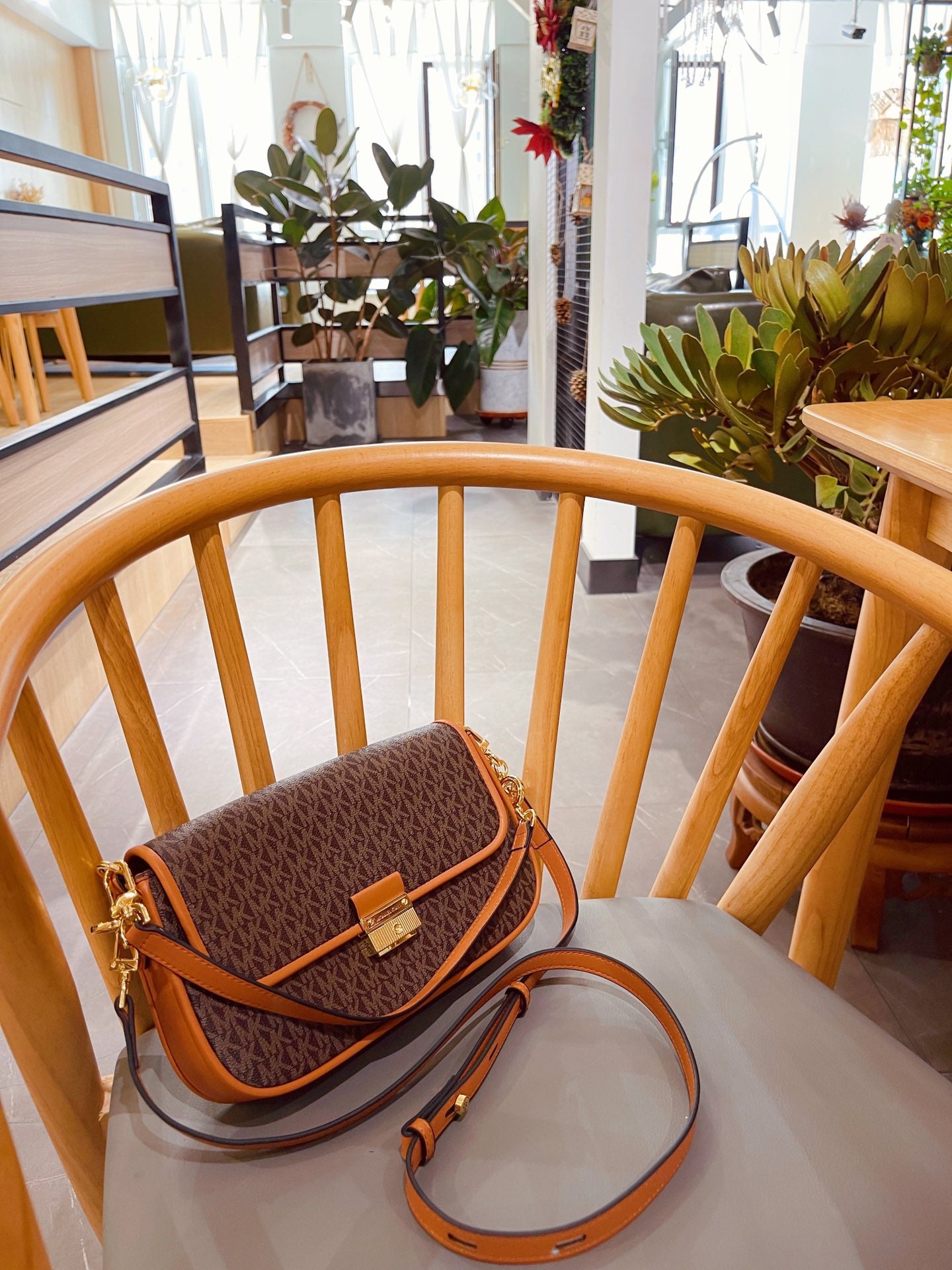 MK-BAG677