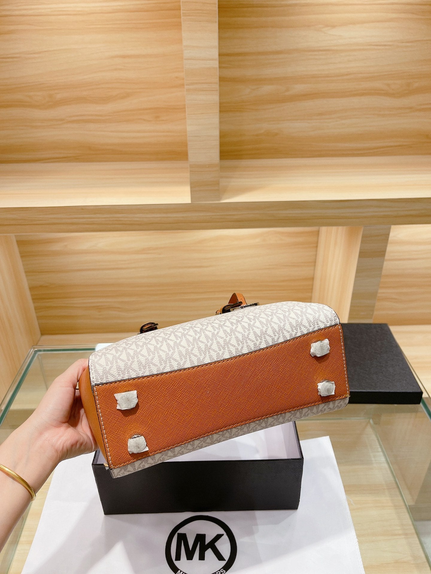 MK-BAG643