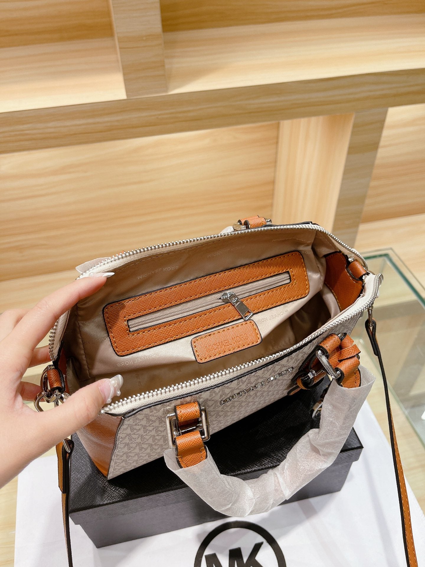 MK-BAG643