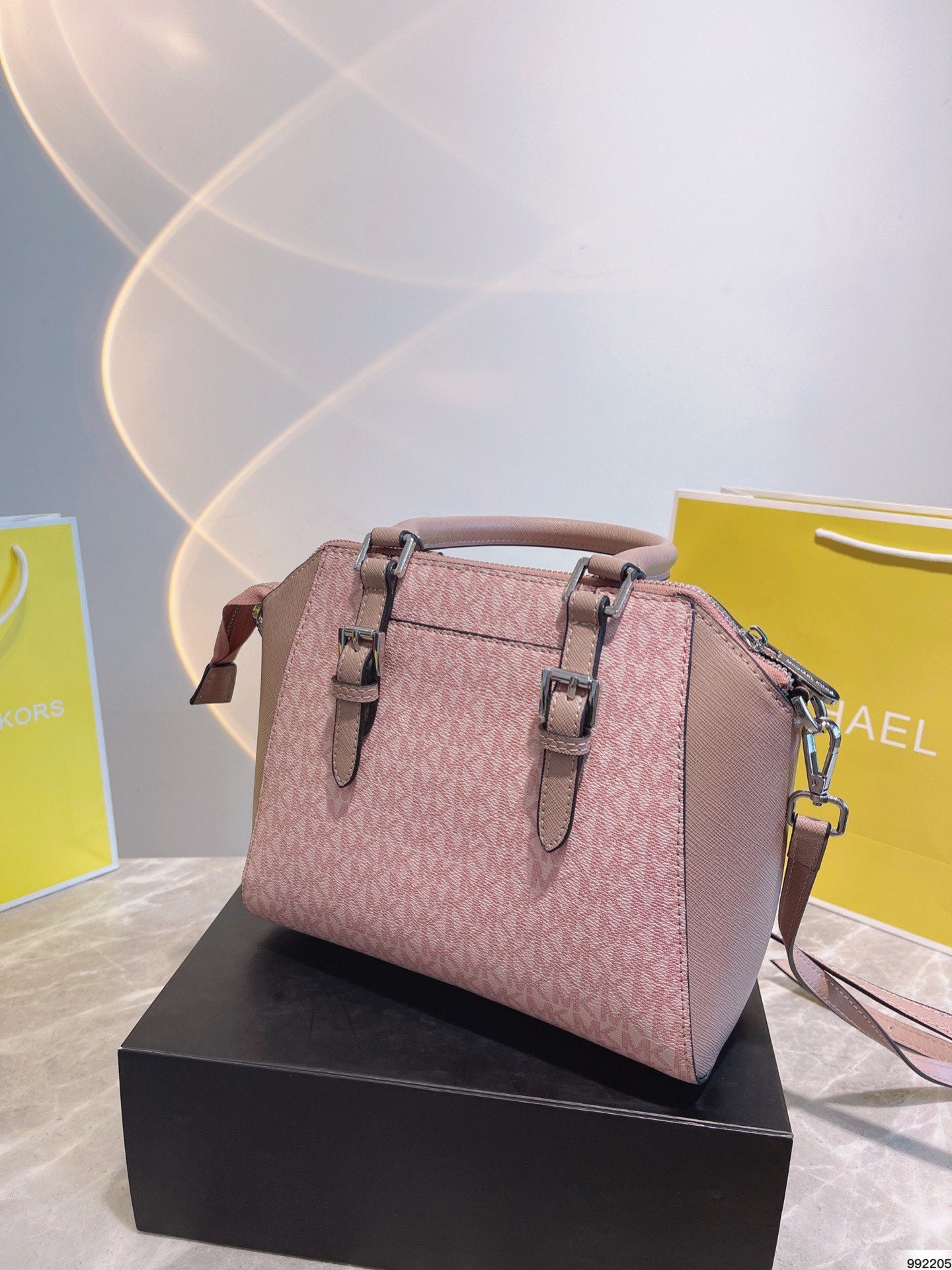 MK-BAG582