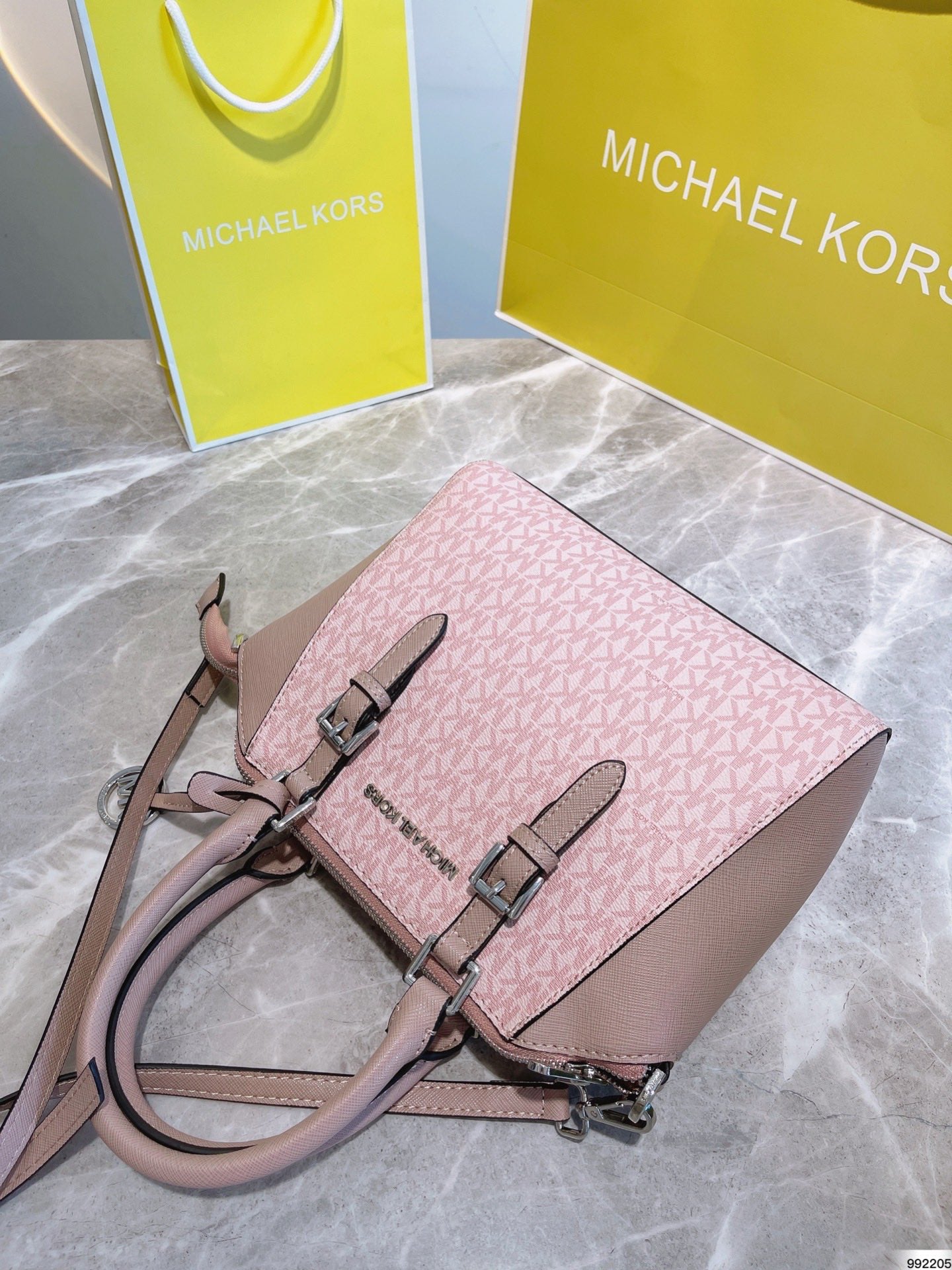 MK-BAG582