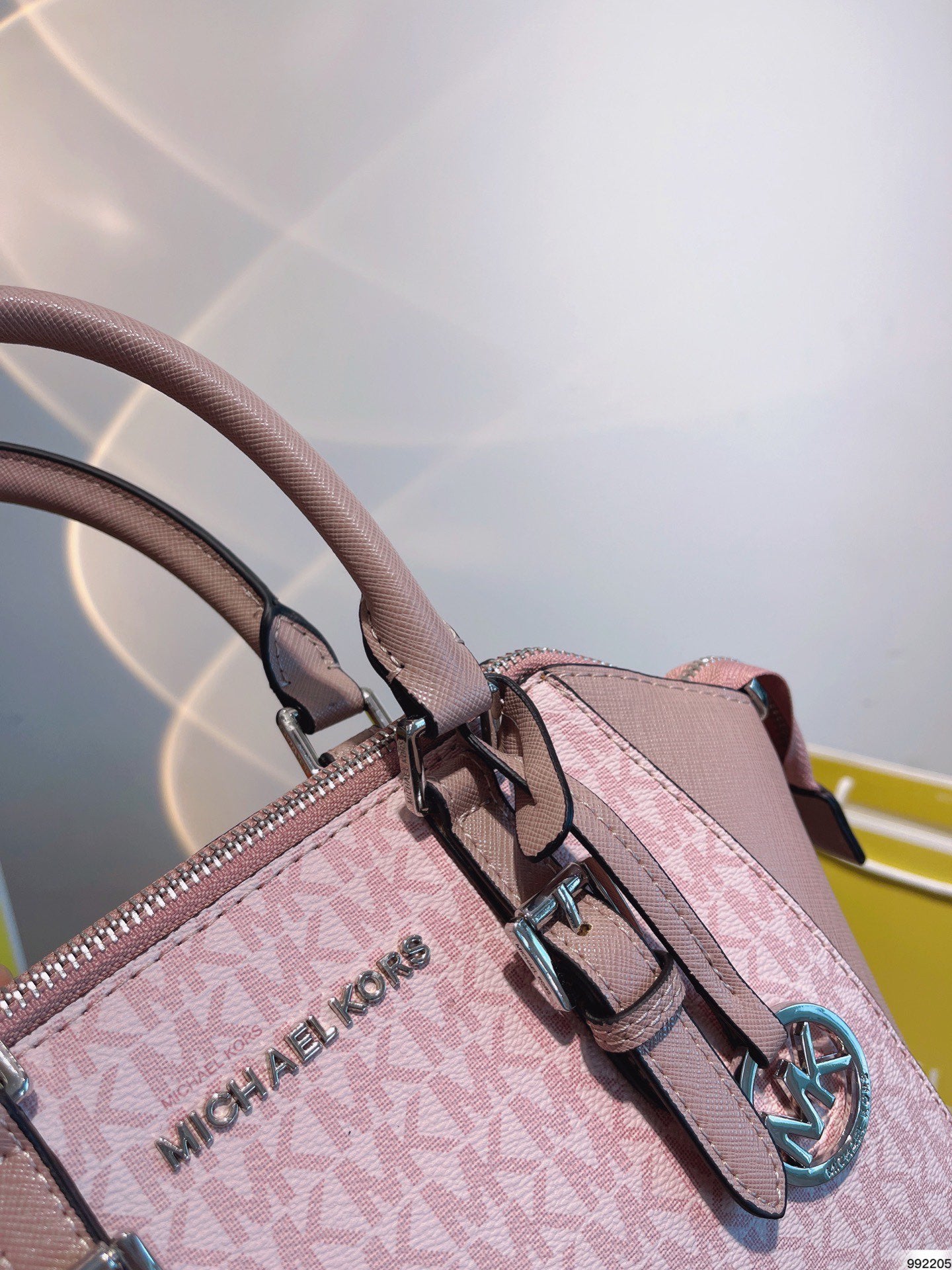 MK-BAG582