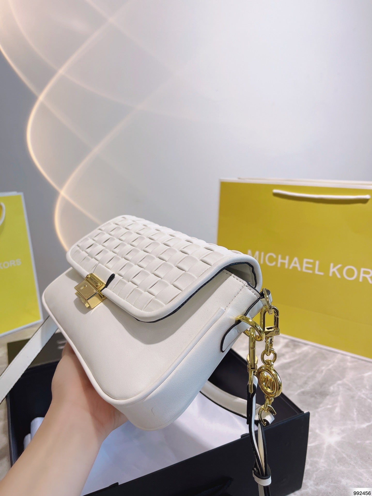 MK-BAG579