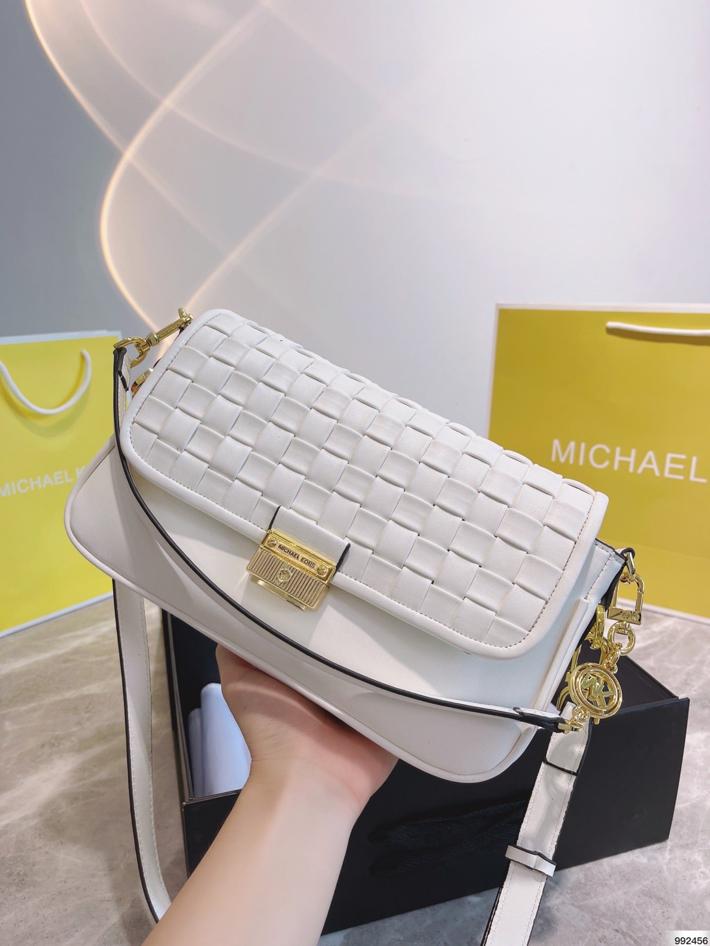 MK-BAG579