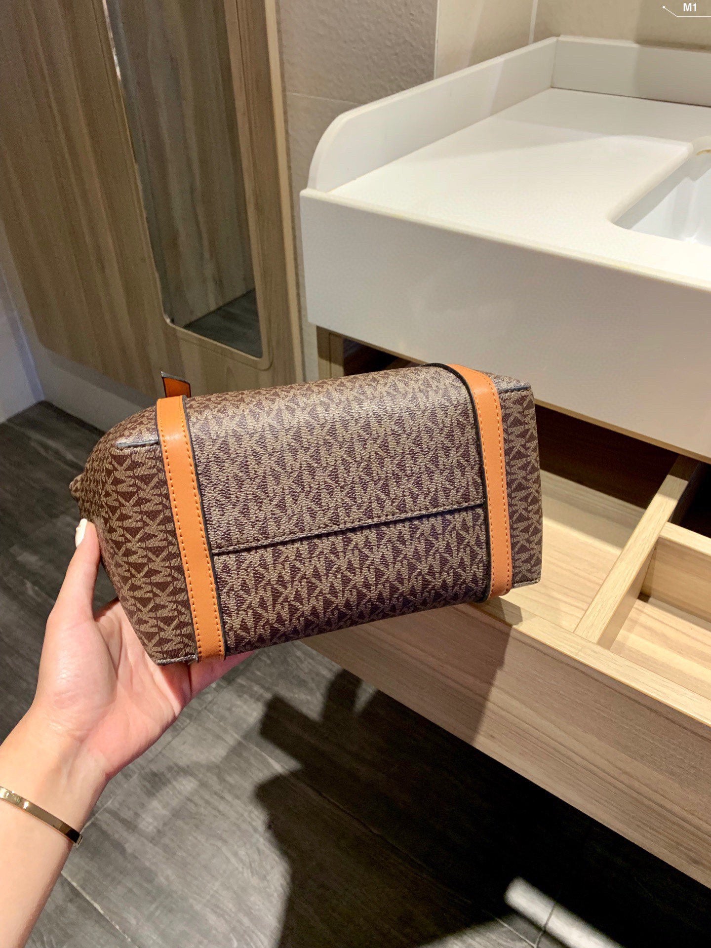 MK-BAG569