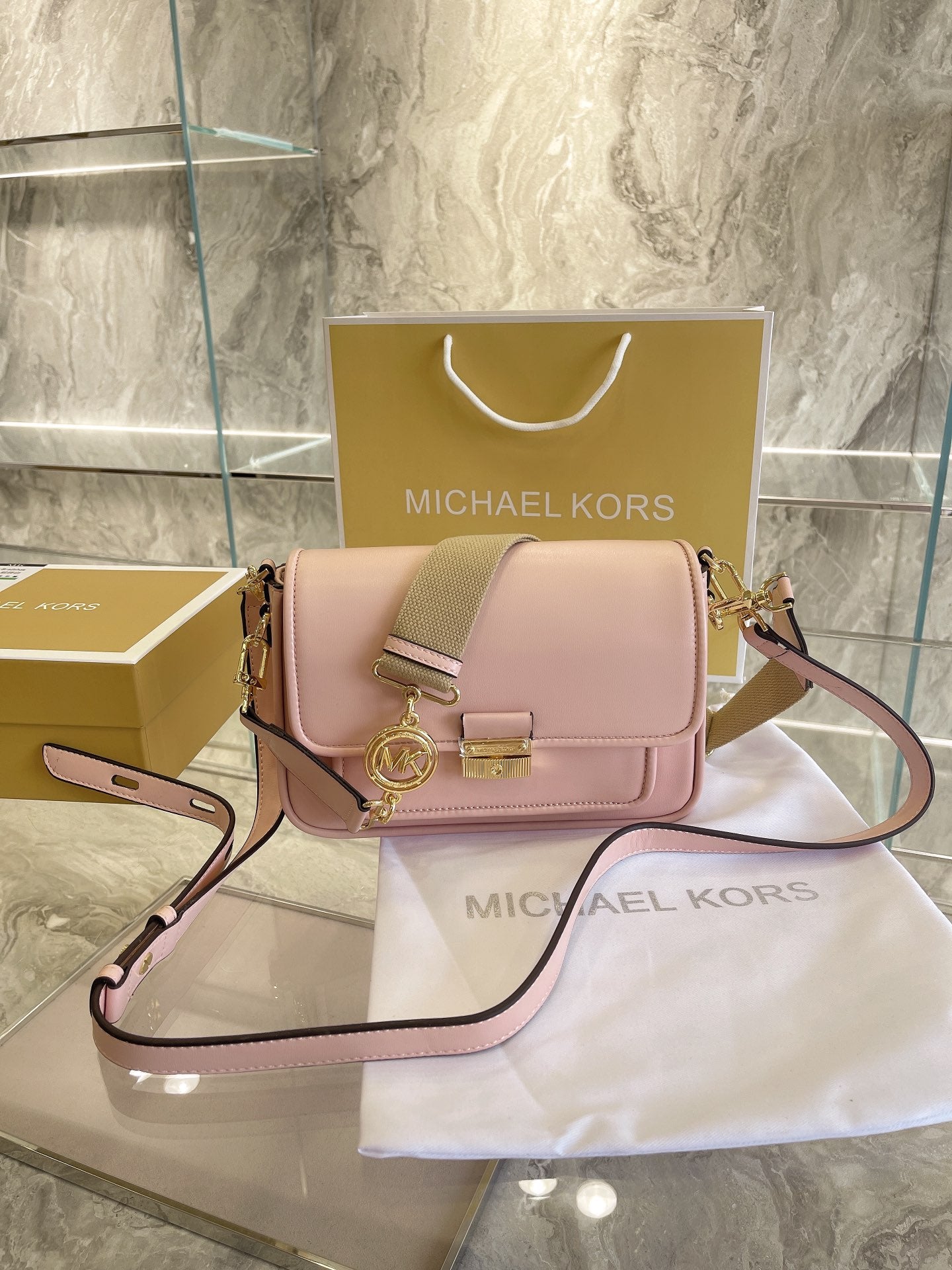 MK-BAG422