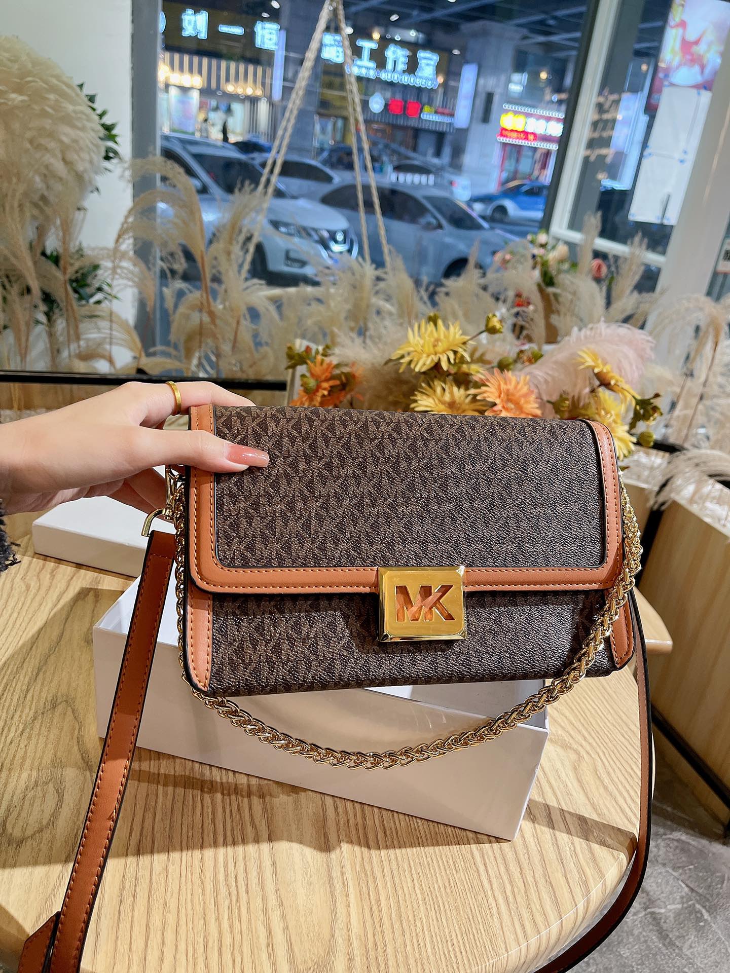 MK-BAG221
