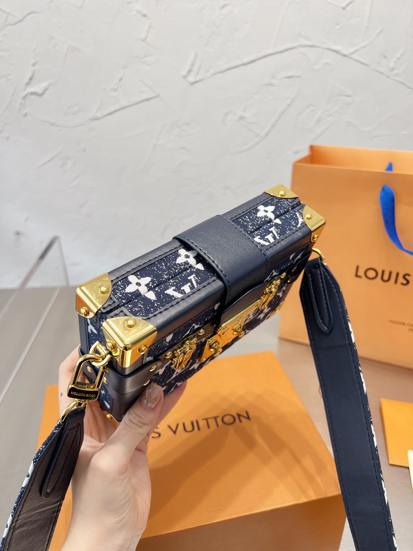 LV-BAG580