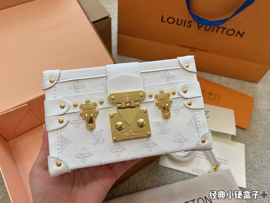 LV-BAG555