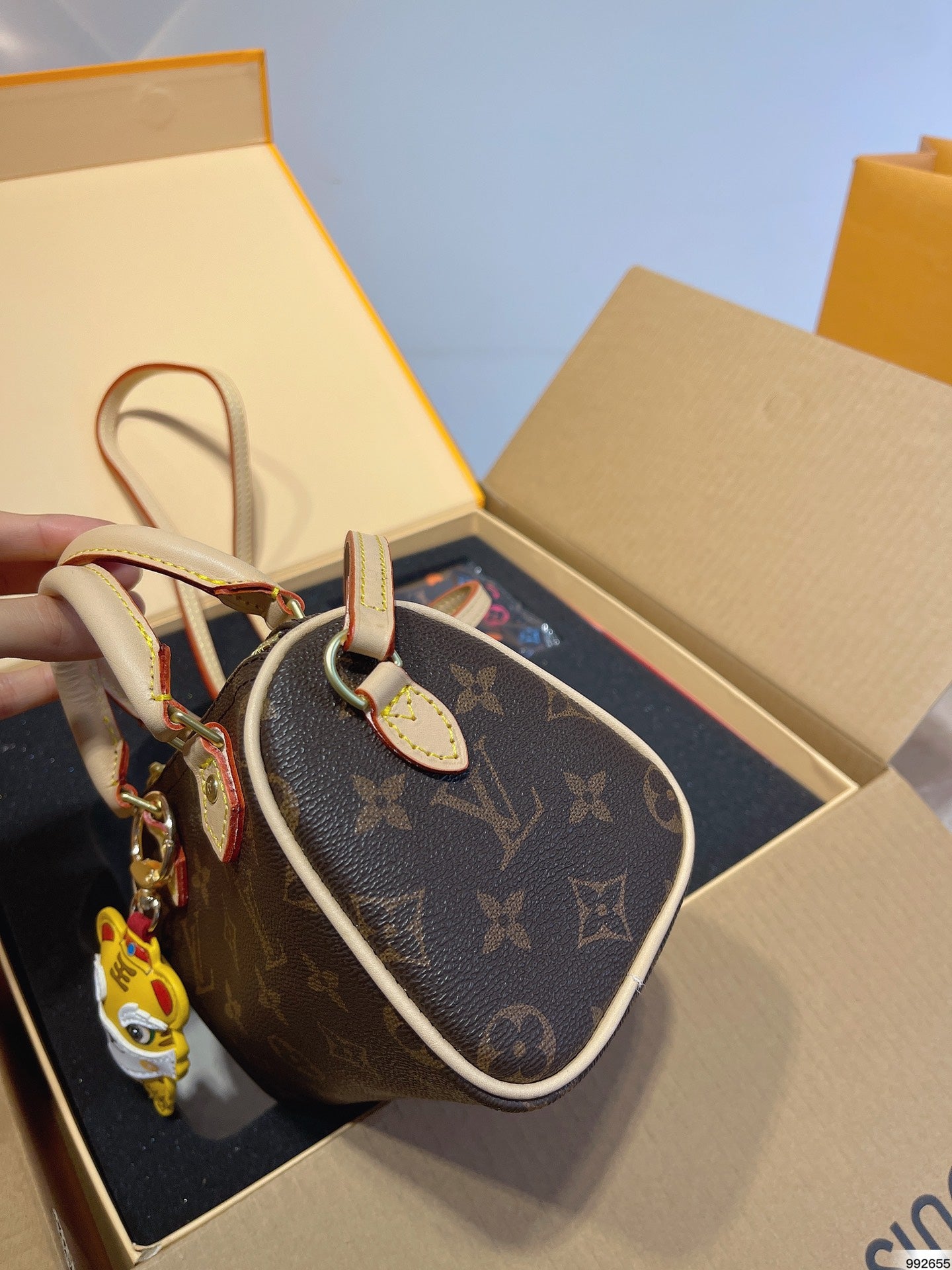 LV-BAG516