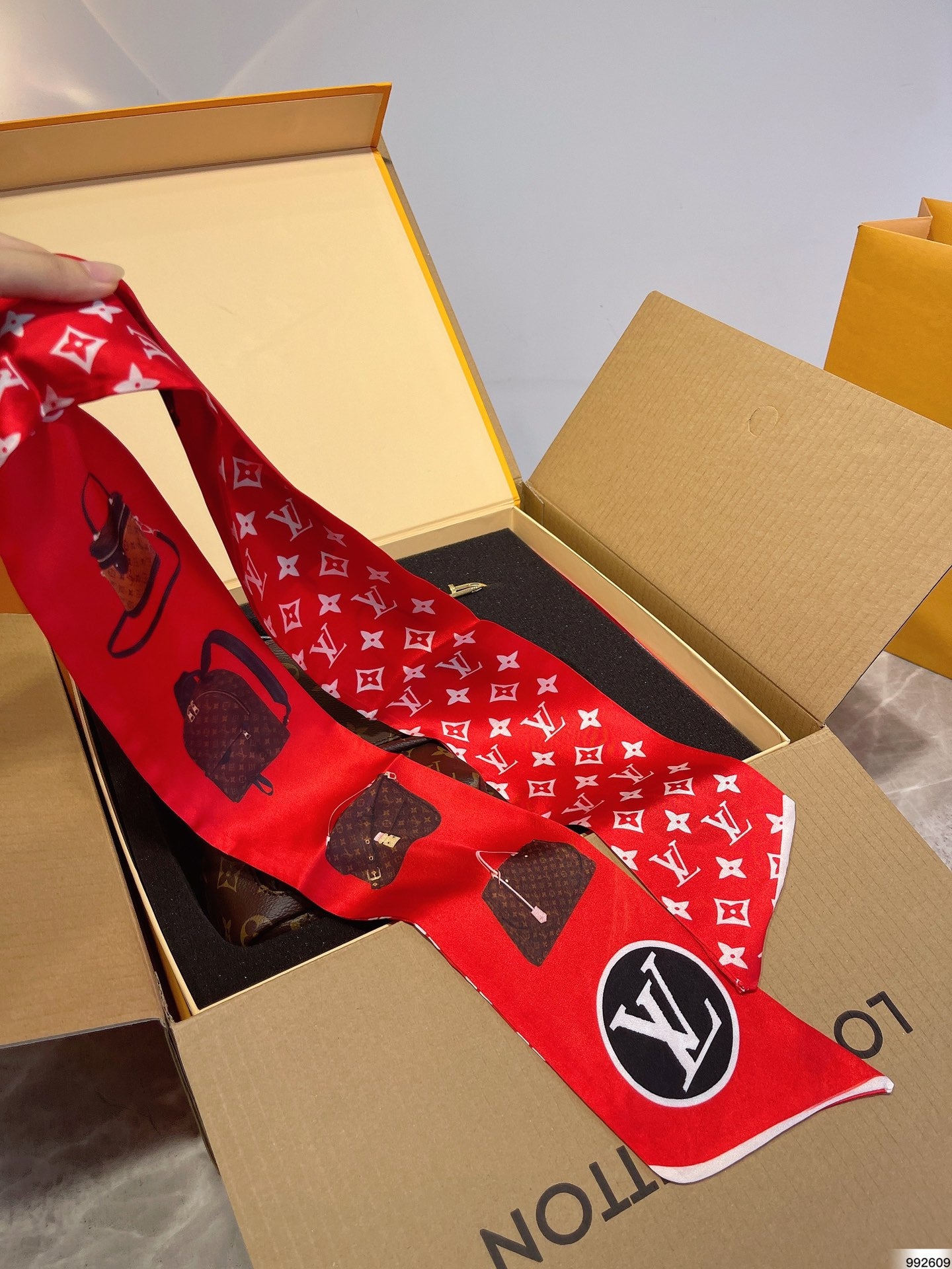 LV-BAG515