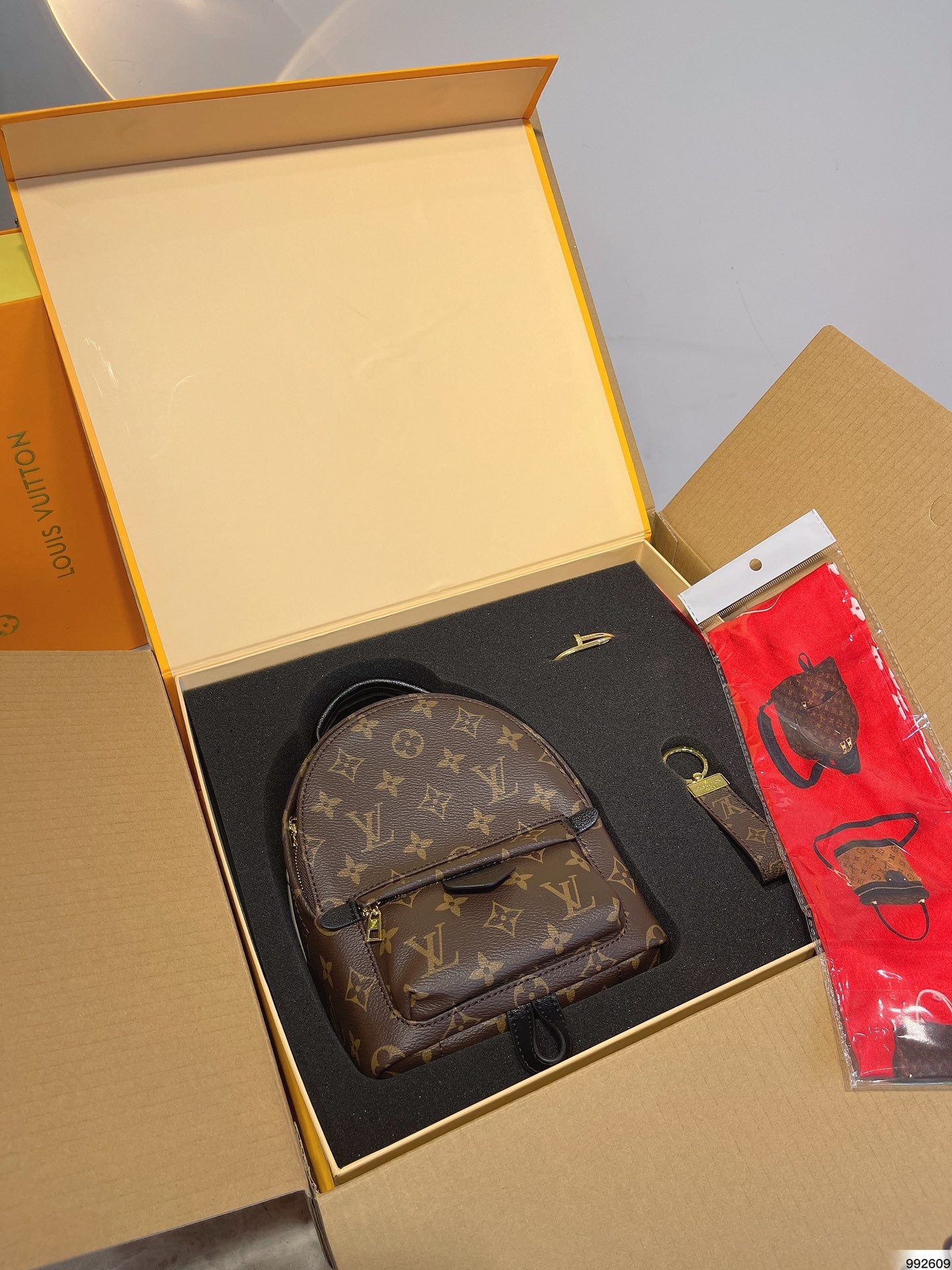LV-BAG515