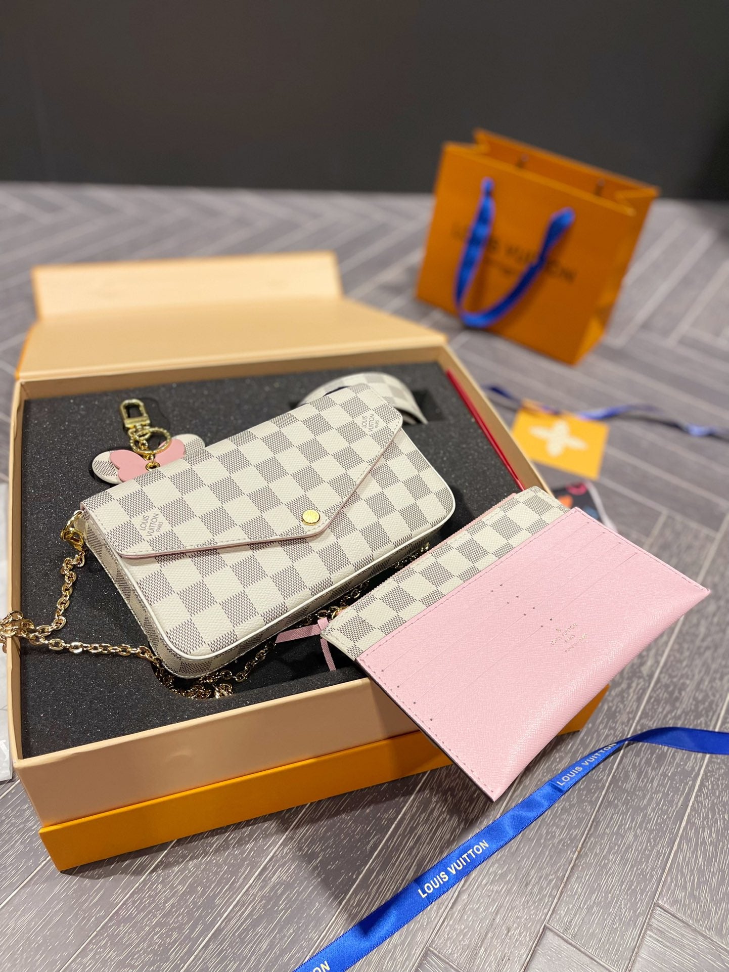 LV-BAG536