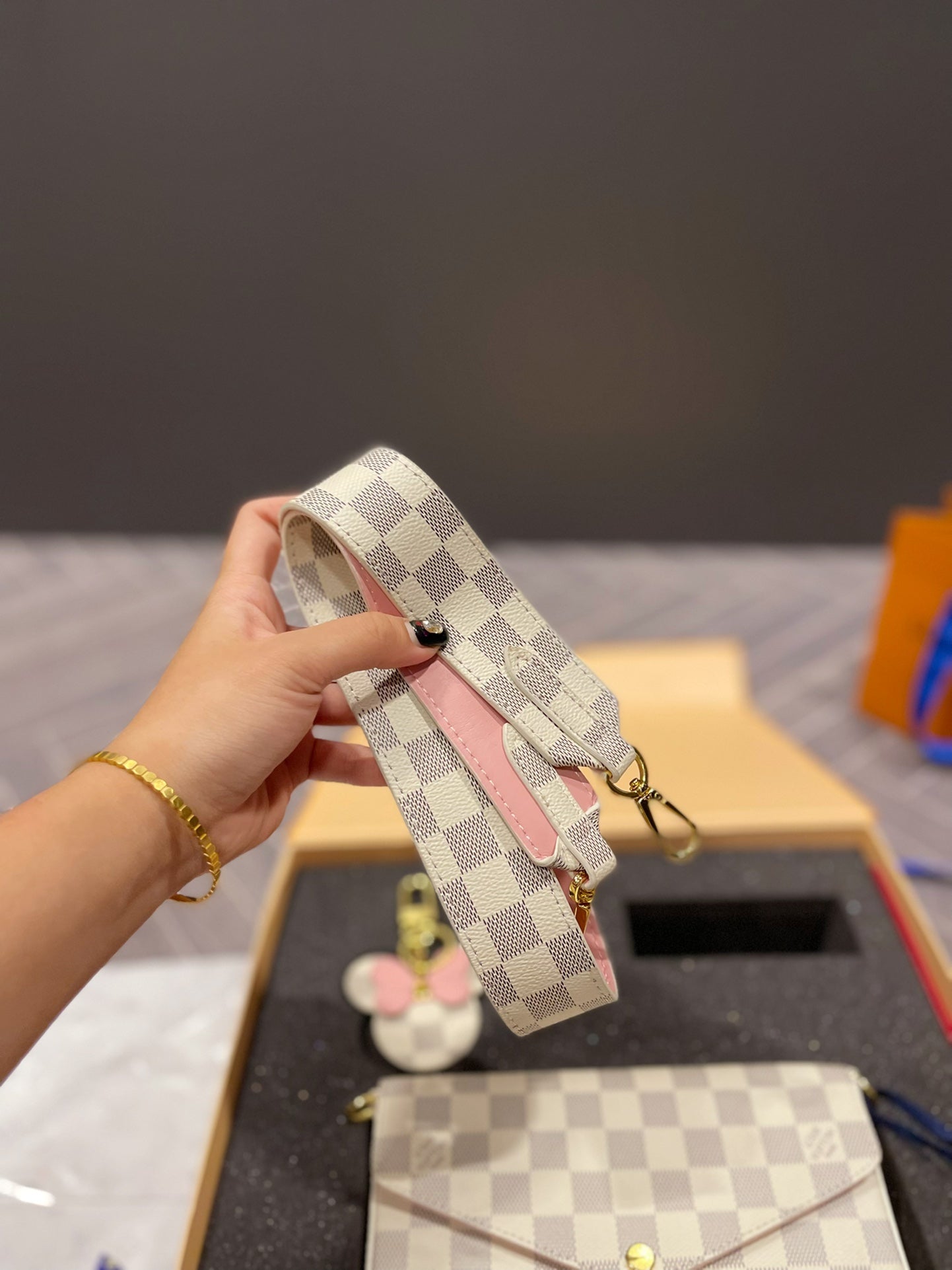 LV-BAG536