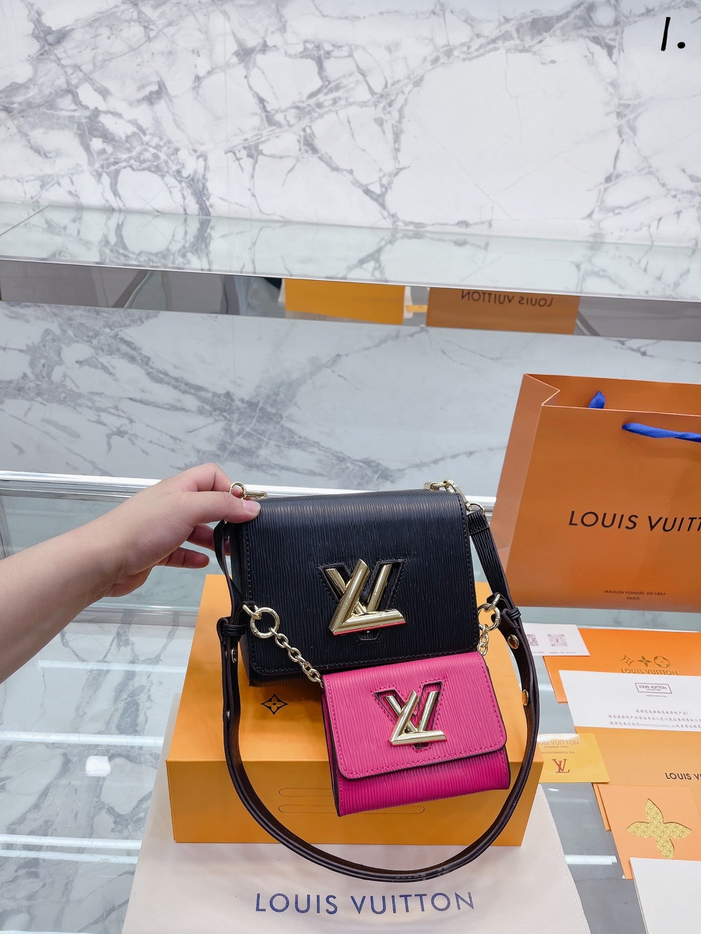 LV-BAG593