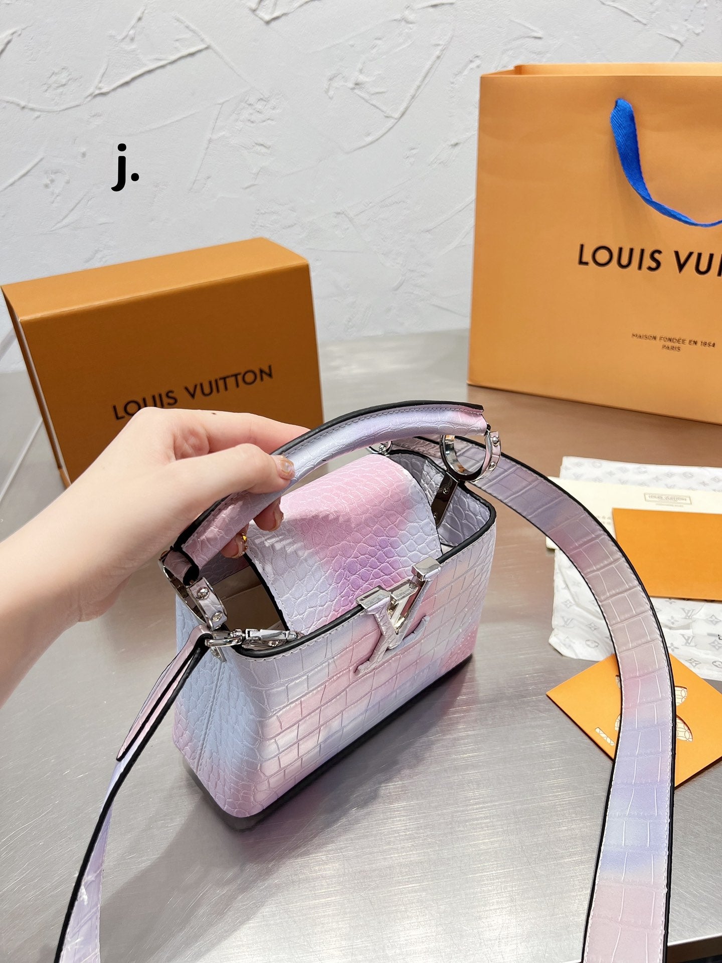 LV-BAG615