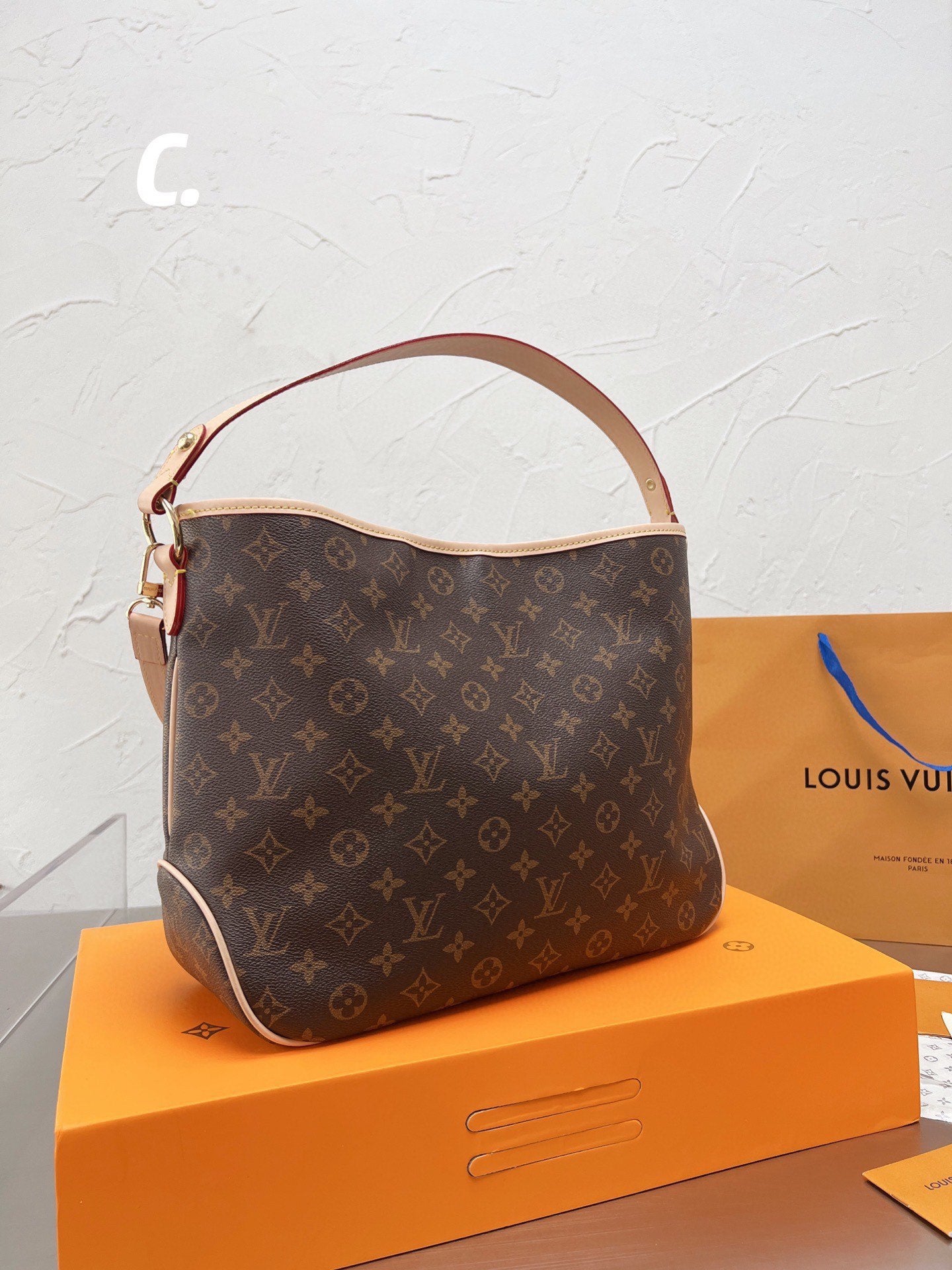 LV-BAG688