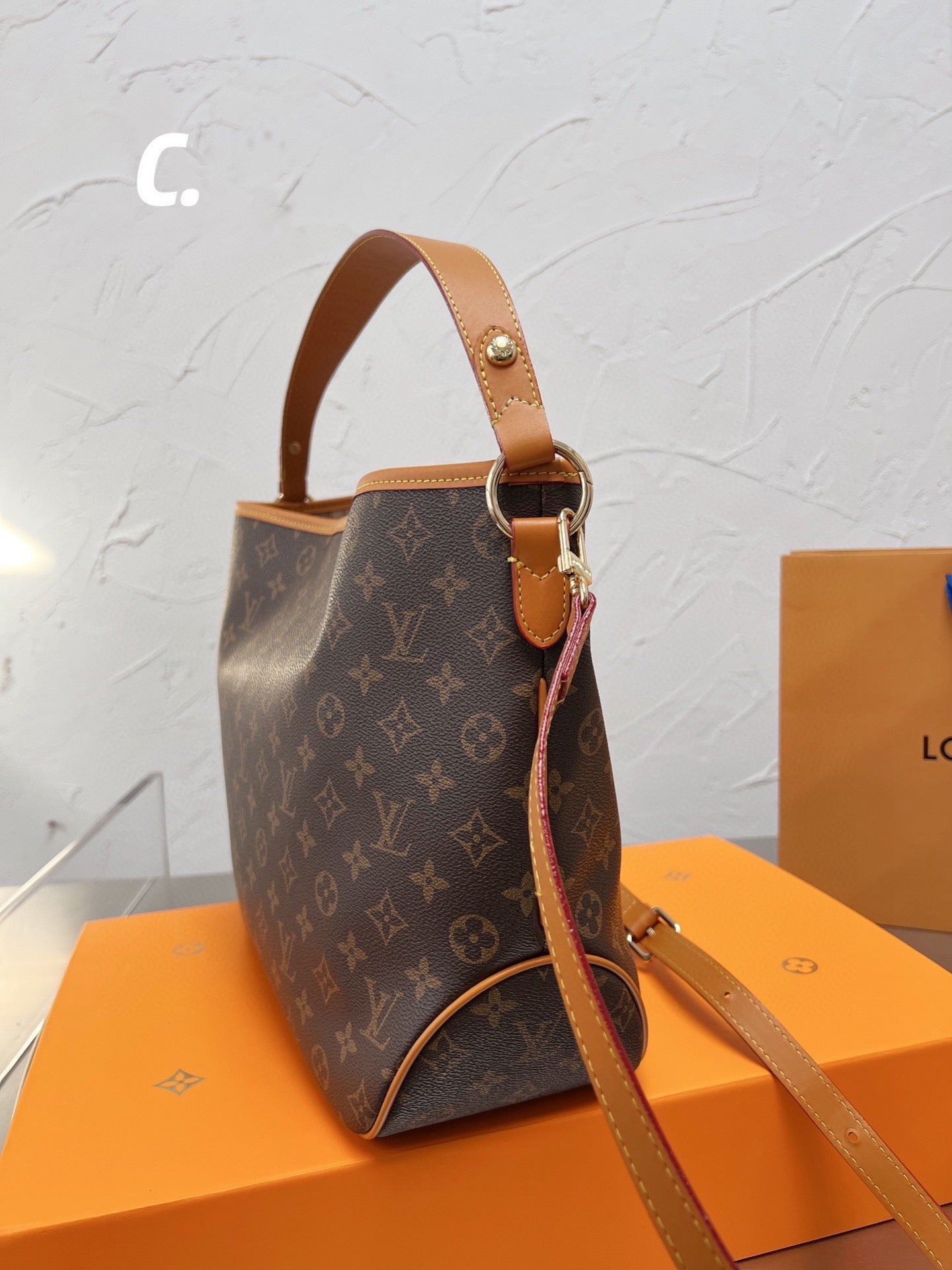 LV-BAG687
