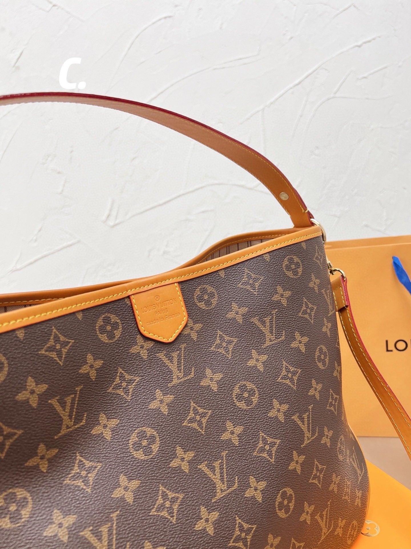 LV-BAG687