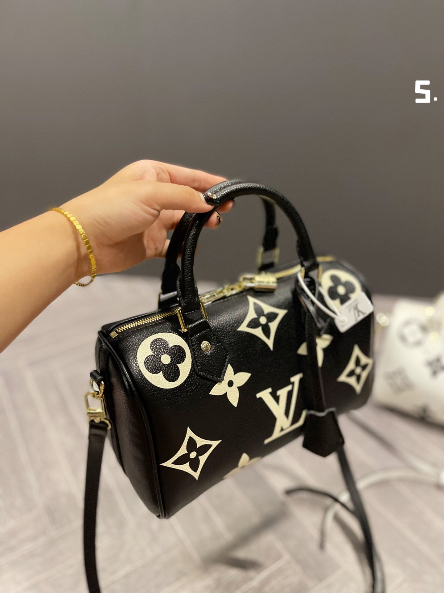 LV-BAG660