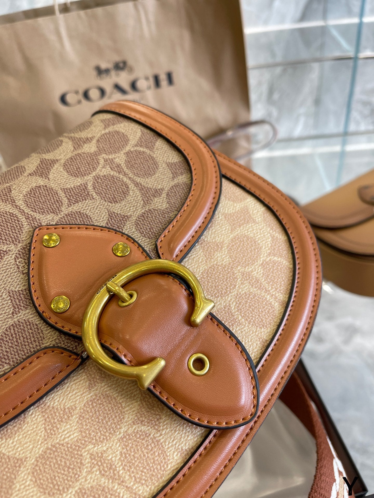 LV-BAG712