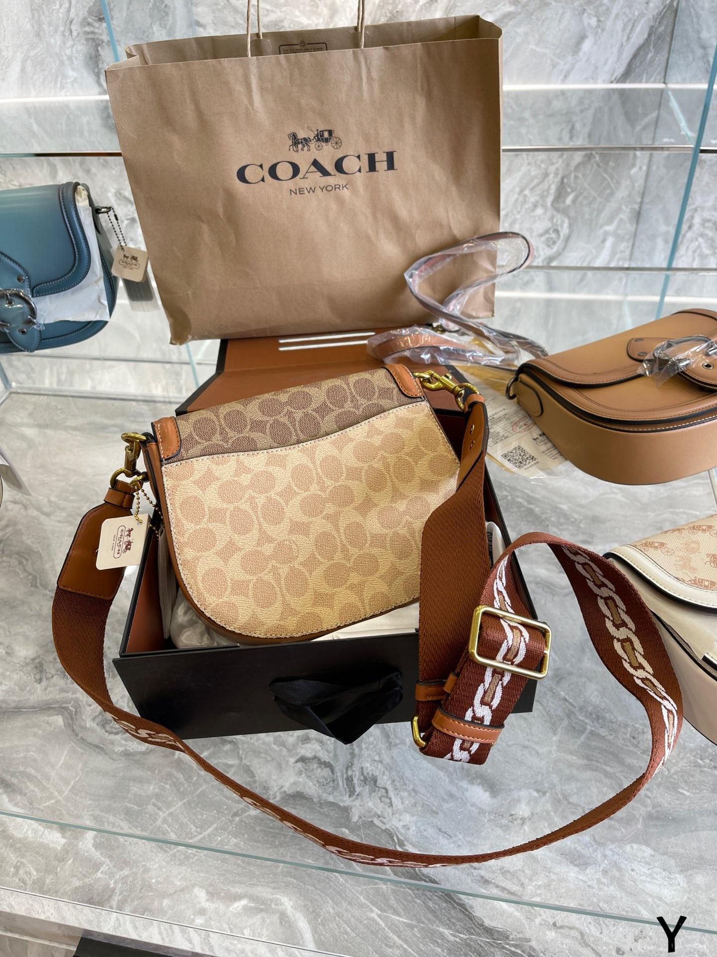 LV-BAG712