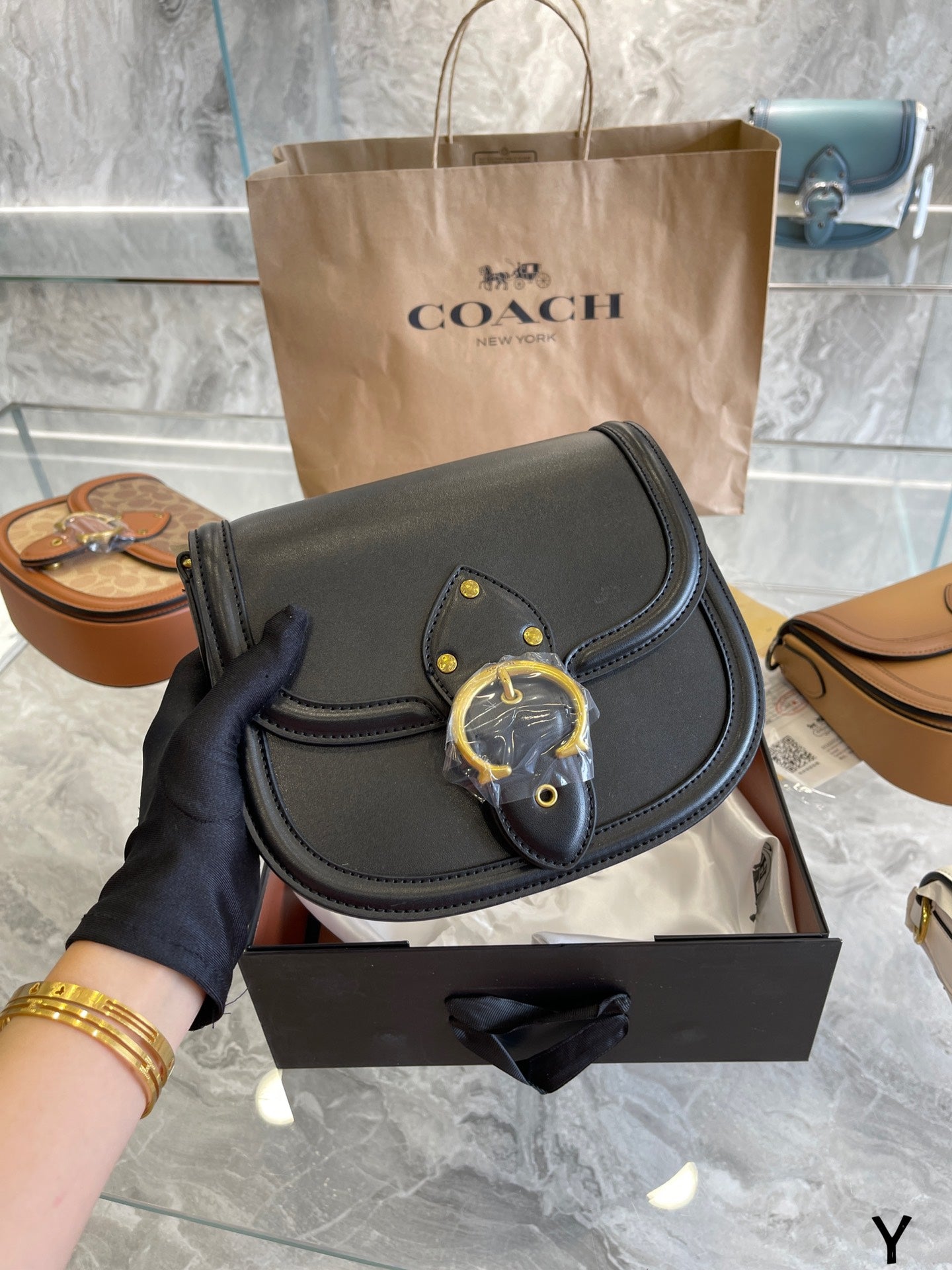 LV-BAG711