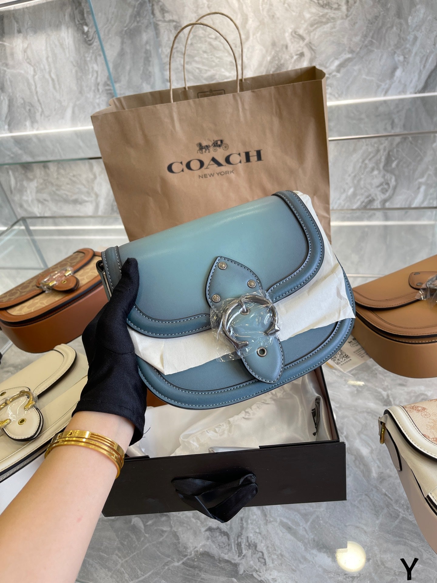 LV-BAG711