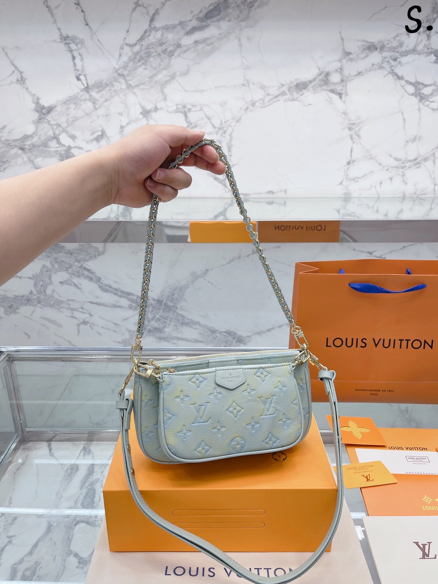 LV-BAG725