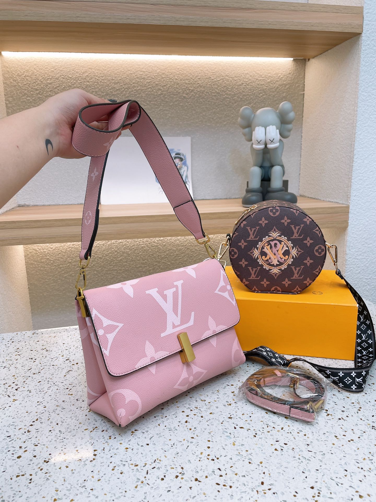 LV-BAG705