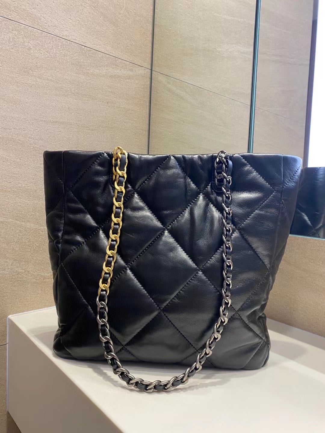 XNE-BAG743