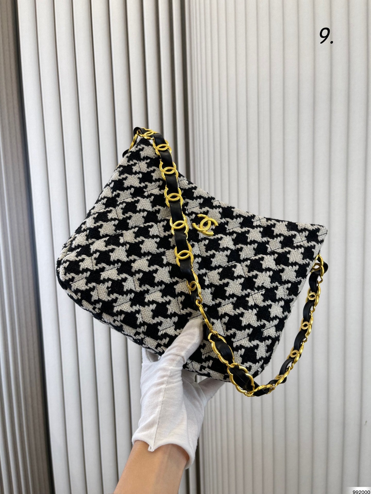 XNE-BAG686