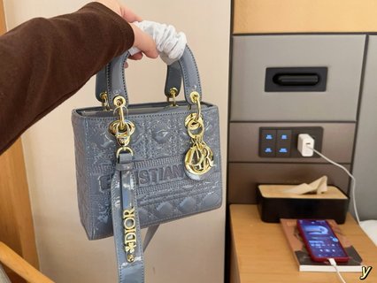 DIOR-759