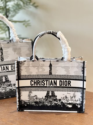 DIOR-696
