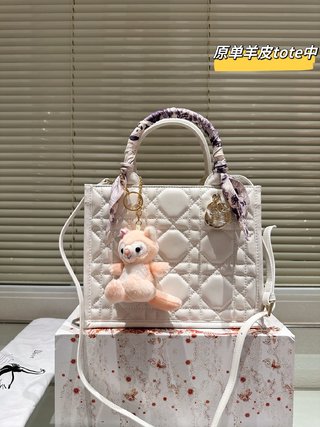DIOR-697