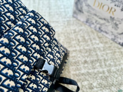 DIOR-712