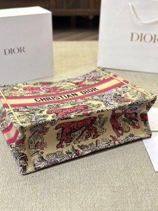 DIOR-761