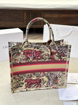 DIOR-762