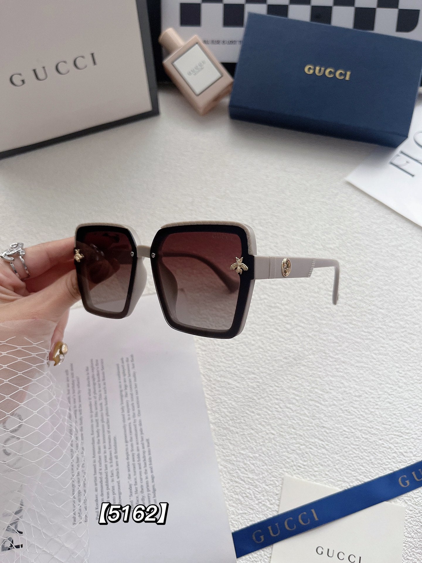 256