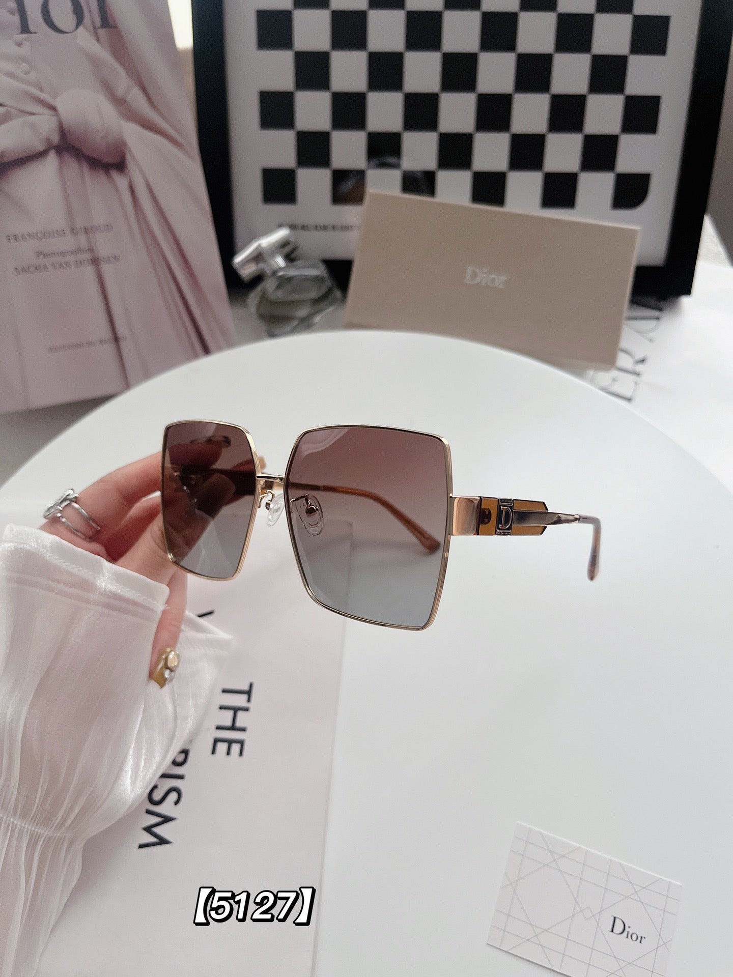 272