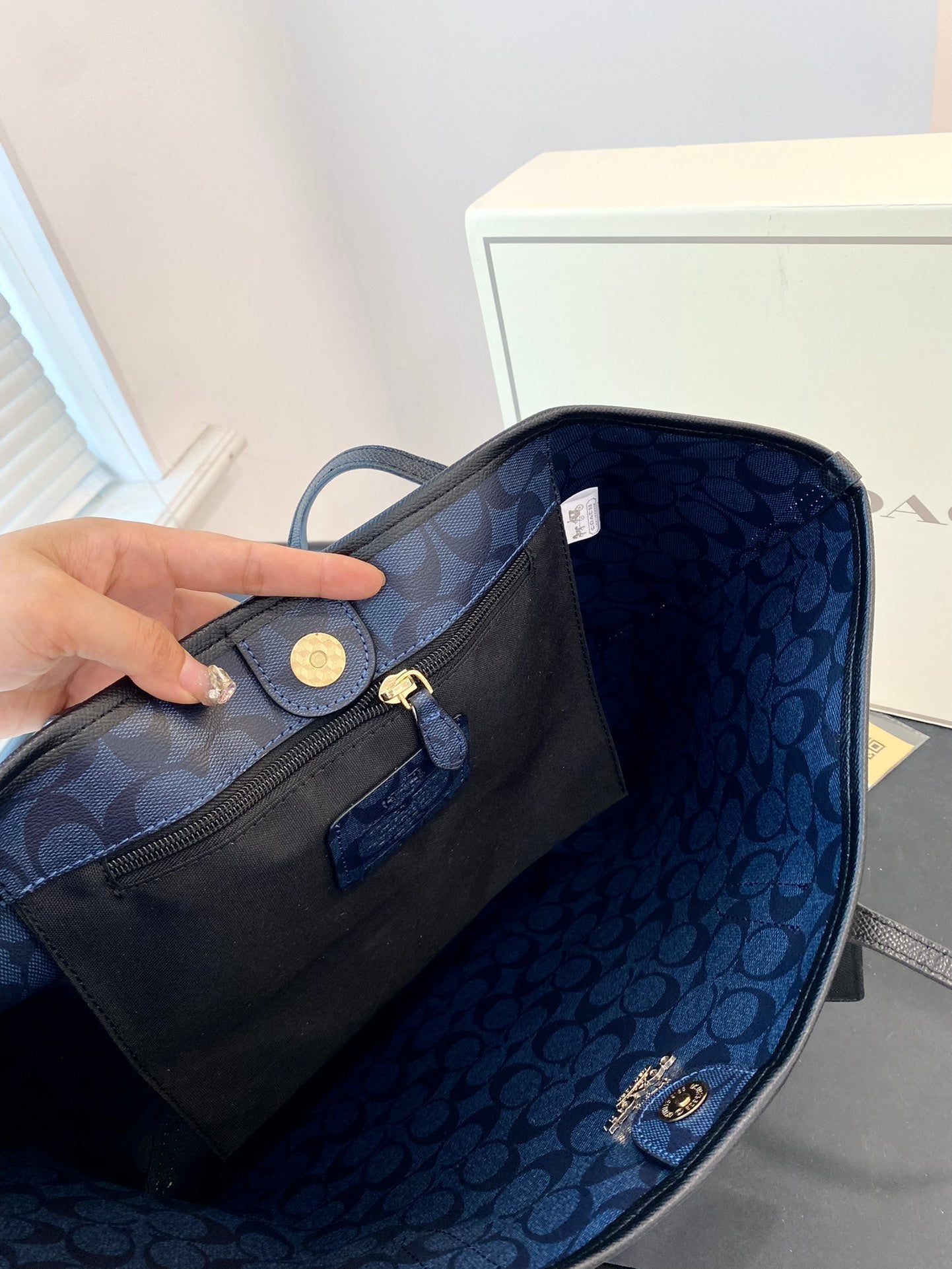 Co-BAG606