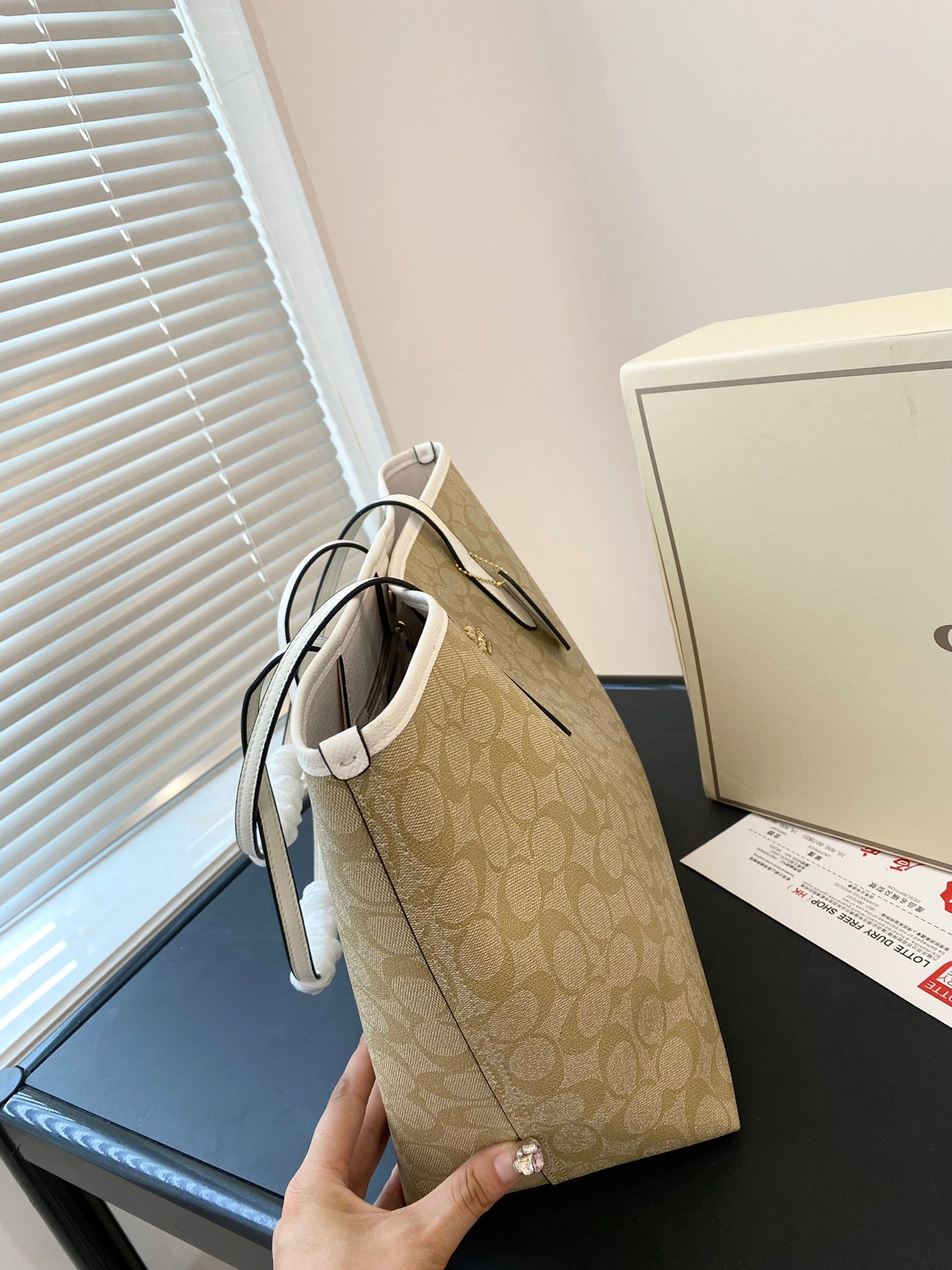 Co-BAG606