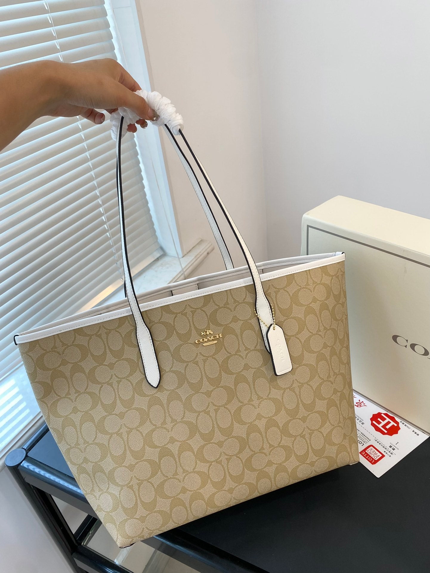 Co-BAG606